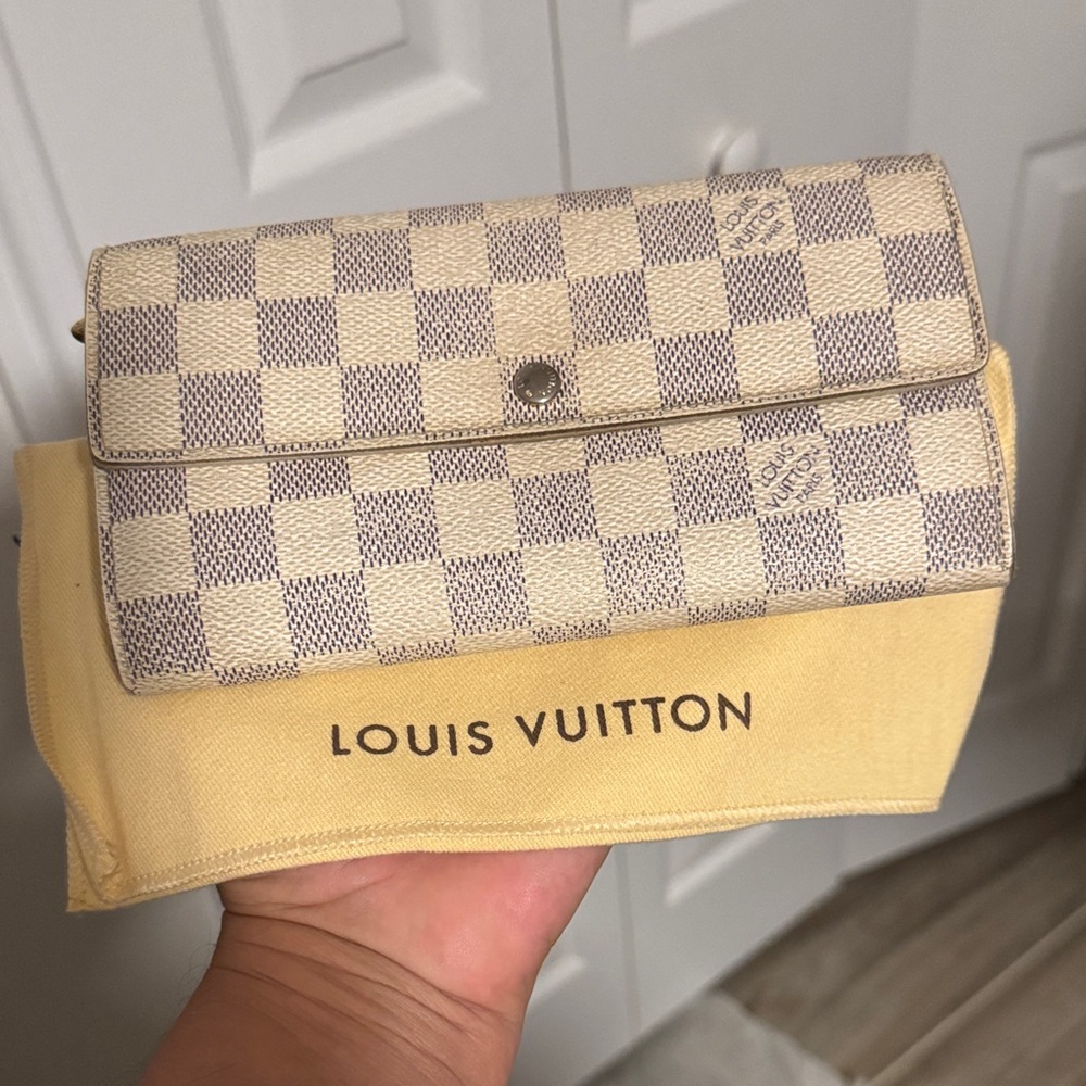 Louis Vuitton Damier azure wallet and dust bag has call outs - Picture 6 of 16